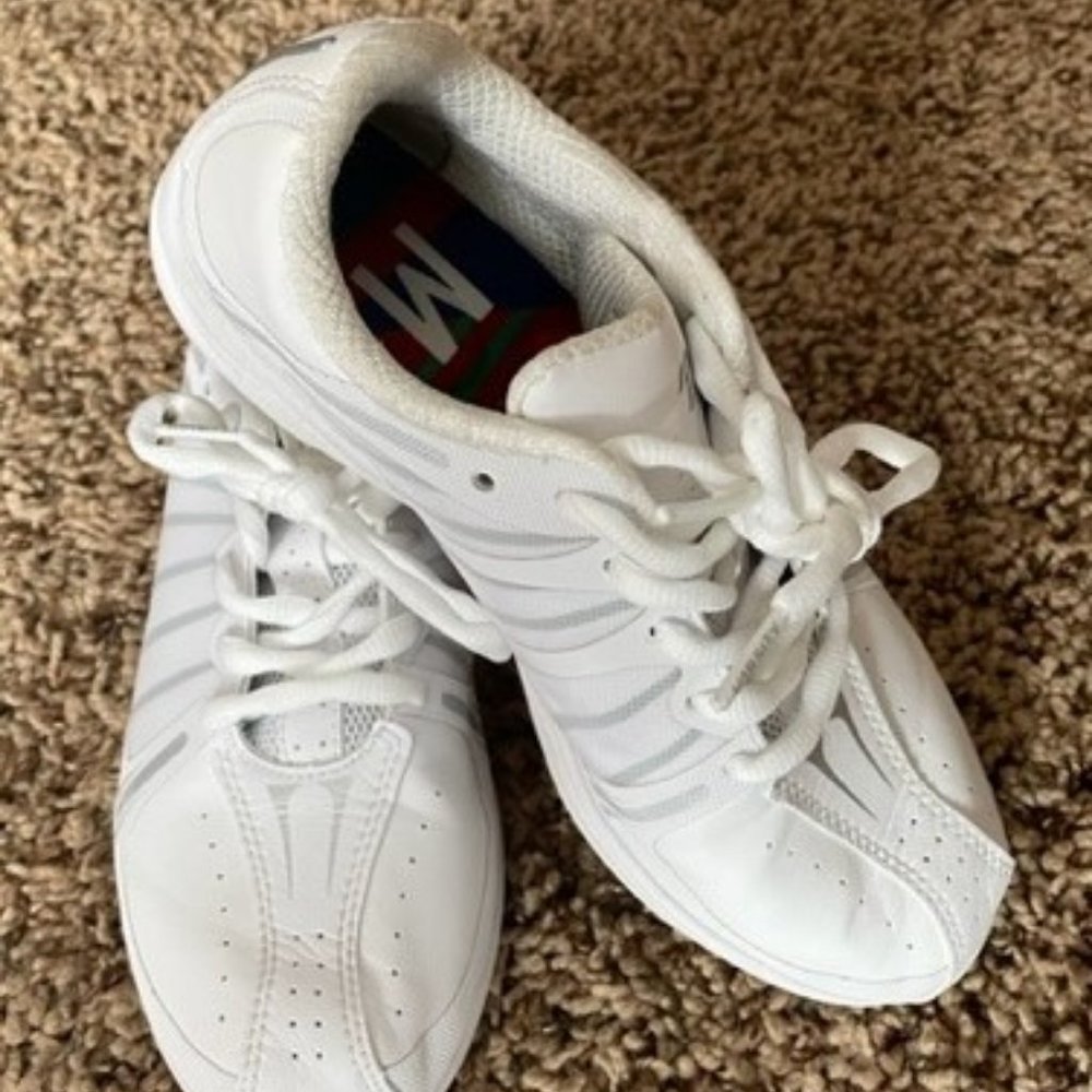 nfinity Varsity Cheer Shoes Womens size 7.5 US
